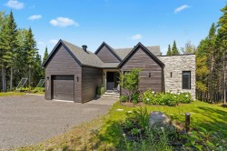 4021 Imp. de l'Horizon  Sainte-Agathe-Des-Monts, QC J8C 2Z8
