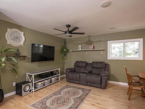 391 Fraser Road, Thunder Bay, ON - Indoor Photo Showing Living Room