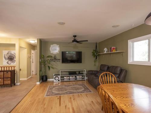 391 Fraser Road, Thunder Bay, ON - Indoor Photo Showing Living Room