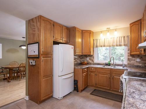 391 Fraser Road, Thunder Bay, ON - Indoor Photo Showing Kitchen With Double Sink