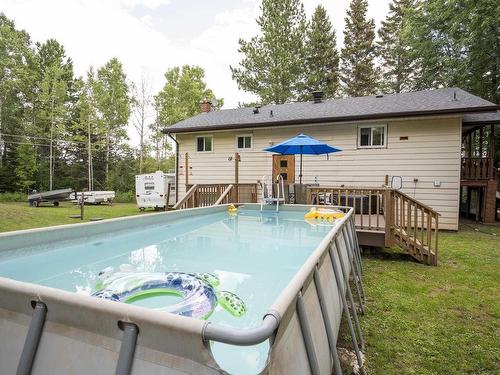391 Fraser Road, Thunder Bay, ON - Outdoor With Above Ground Pool