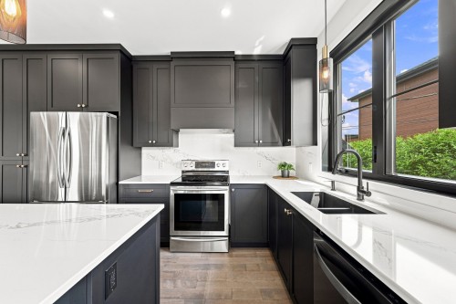 Kitchen - 48 Boul. Des Mésanges, Saint-Charles-Borromée, QC - Indoor Photo Showing Kitchen With Double Sink With Upgraded Kitchen