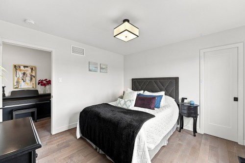 Bedroom - 48 Boul. Des Mésanges, Saint-Charles-Borromée, QC - Indoor Photo Showing Bedroom
