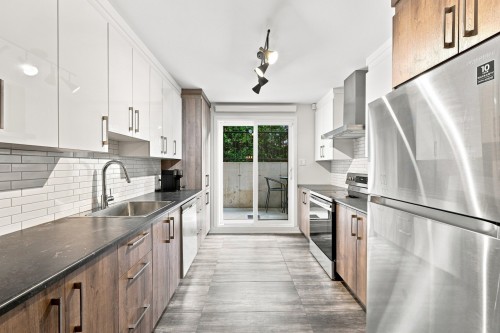 Kitchen - 48 Boul. Des Mésanges, Saint-Charles-Borromée, QC - Indoor Photo Showing Kitchen With Upgraded Kitchen