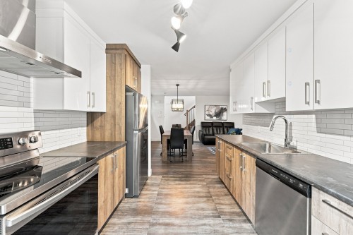 Kitchen - 48 Boul. Des Mésanges, Saint-Charles-Borromée, QC - Indoor Photo Showing Kitchen With Upgraded Kitchen