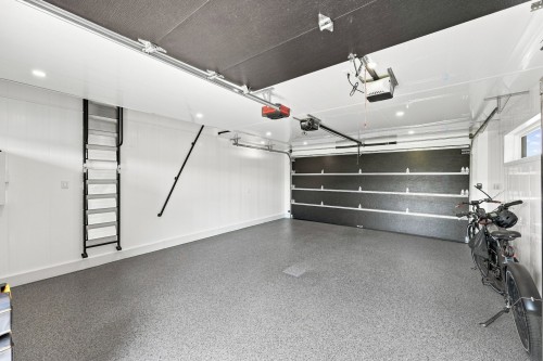 Garage - 48 Boul. Des Mésanges, Saint-Charles-Borromée, QC - Indoor Photo Showing Garage