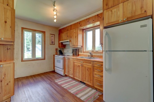 Cuisine - 93 Ch. De La Montagne, Arundel, QC - Indoor Photo Showing Kitchen With Double Sink