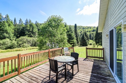 Terrasse - 93 Ch. De La Montagne, Arundel, QC - Outdoor With Deck Patio Veranda With Exterior