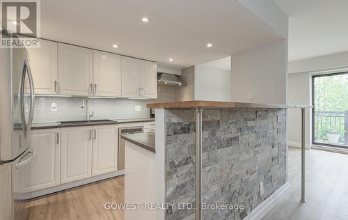 502 - 557 The East Mall, Toronto, ON - Indoor Photo Showing Kitchen
