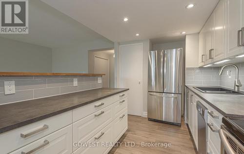502 - 557 The East Mall, Toronto, ON - Indoor Photo Showing Kitchen
