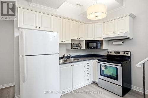 4141 Trellis Crescent, Mississauga, ON - Indoor Photo Showing Kitchen With Double Sink