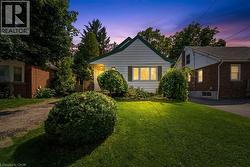 61 GLENMOUNT Avenue  Hamilton, ON L8S 2L3