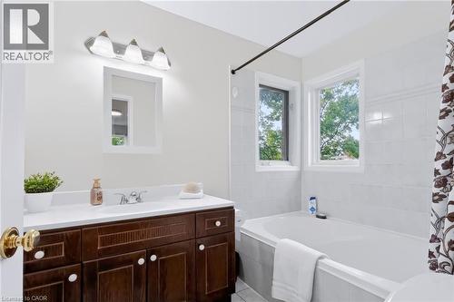 4130 Foxwood Drive, Burlington, ON - Indoor Photo Showing Bathroom