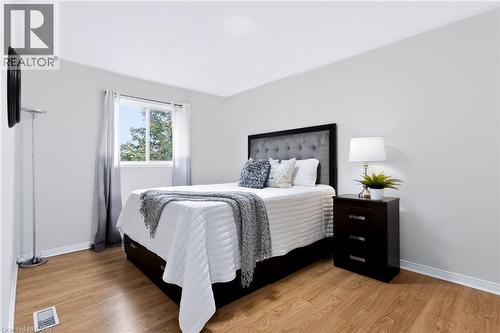 4130 Foxwood Drive, Burlington, ON - Indoor Photo Showing Bedroom