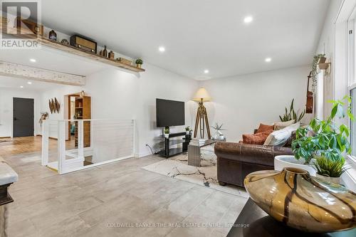 37 Fifth Avenue, Cambridge, ON - Indoor
