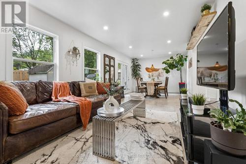 37 Fifth Avenue, Cambridge, ON - Indoor Photo Showing Living Room