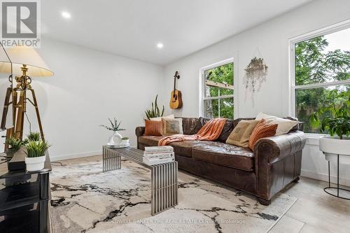 37 Fifth Avenue, Cambridge, ON - Indoor Photo Showing Living Room