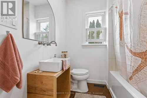 37 Fifth Avenue, Cambridge, ON - Indoor Photo Showing Bathroom