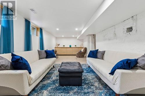 37 Fifth Avenue, Cambridge, ON - Indoor Photo Showing Living Room