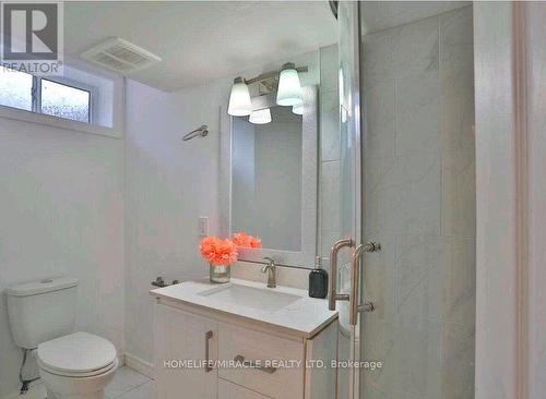 38 - 32 Mowat Boulevard, Kitchener, ON - Indoor Photo Showing Bathroom