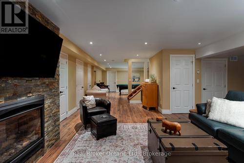 9 Paige Court, Hamilton Township, ON - Indoor Photo Showing Living Room With Fireplace