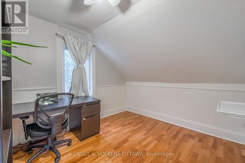 379 Madison Avenue, Ottawa, ON - Indoor