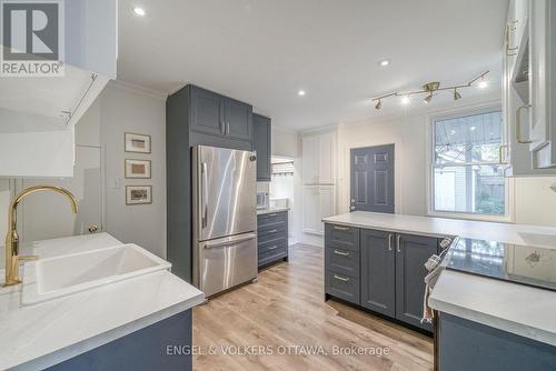 379 Madison Avenue, Ottawa, ON - Indoor Photo Showing Kitchen