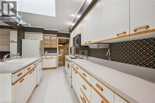 138 Appleby Place, Burlington, ON - Indoor Photo Showing Kitchen