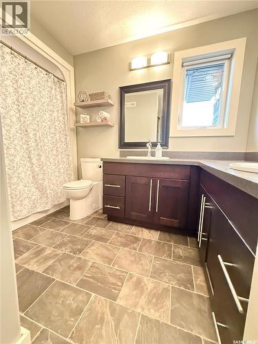 505 Brown Crescent, Weyburn, SK - Indoor Photo Showing Bathroom