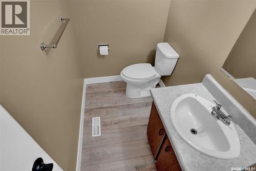 34 Armstrong Bay, Regina, SK - Indoor Photo Showing Bathroom