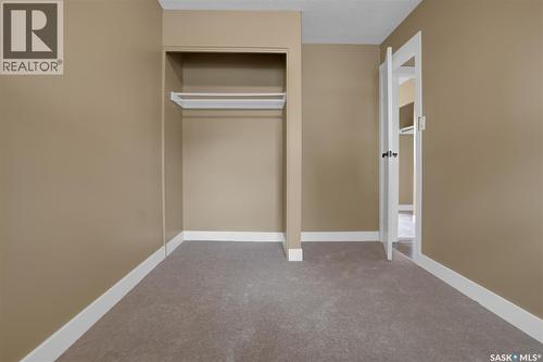 34 Armstrong Bay, Regina, SK - Indoor Photo Showing Other Room