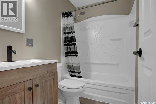34 Armstrong Bay, Regina, SK - Indoor Photo Showing Bathroom