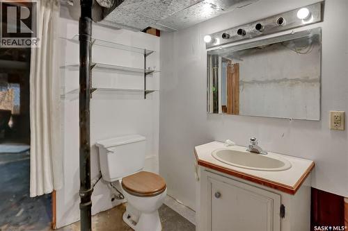 34 Armstrong Bay, Regina, SK - Indoor Photo Showing Bathroom