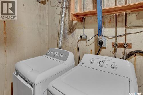 34 Armstrong Bay, Regina, SK - Indoor Photo Showing Laundry Room