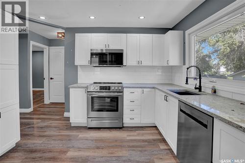 1119 Elgin Avenue, Moose Jaw, SK - Indoor Photo Showing Kitchen With Upgraded Kitchen