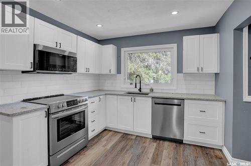 1119 Elgin Avenue, Moose Jaw, SK - Indoor Photo Showing Kitchen With Upgraded Kitchen