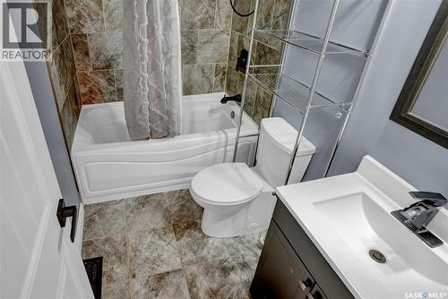 1119 Elgin Avenue, Moose Jaw, SK - Indoor Photo Showing Bathroom