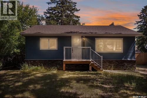 1119 Elgin Avenue, Moose Jaw, SK - Outdoor