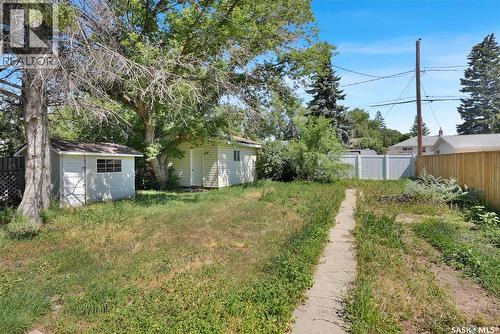 1119 Elgin Avenue, Moose Jaw, SK - Outdoor
