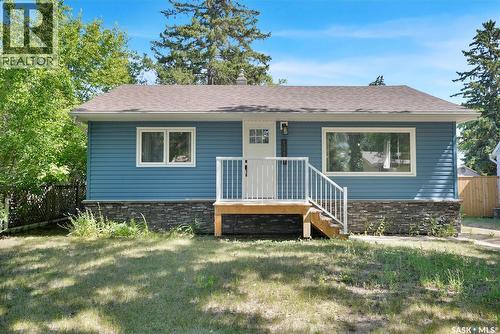 1119 Elgin Avenue, Moose Jaw, SK - Outdoor