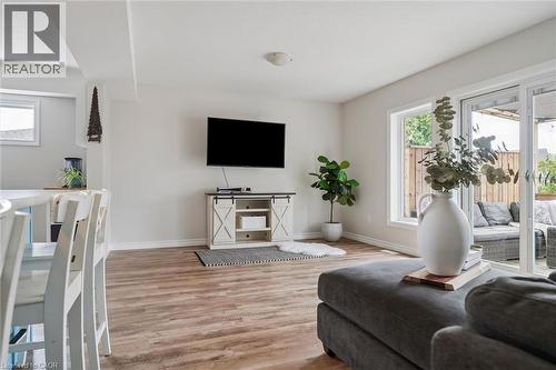 898A Gzowski Street, Fergus, ON - Indoor Photo Showing Living Room