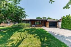 38 BRIARSDALE DRIVE St. Catharines (Glendale/Glenridge), ON L2T 2Z5