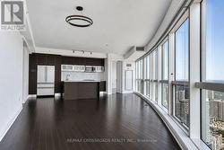 6107 - 388 YONGE STREET  Toronto, ON M5B 0A4