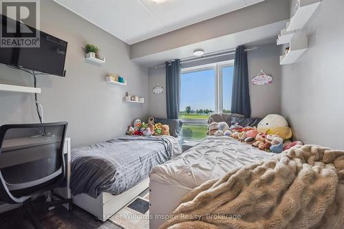 107 - 103 Westminster Crescent, Centre Wellington (Fergus), ON - Indoor Photo Showing Bedroom