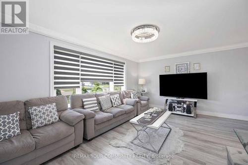 62 Secroft Crescent, Toronto, ON - Indoor Photo Showing Living Room