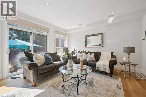 291 Grey Silo Road, Waterloo, ON - Indoor Photo Showing Living Room
