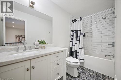 291 Grey Silo Road, Waterloo, ON - Indoor Photo Showing Bathroom