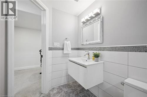 291 Grey Silo Road, Waterloo, ON - Indoor Photo Showing Bathroom