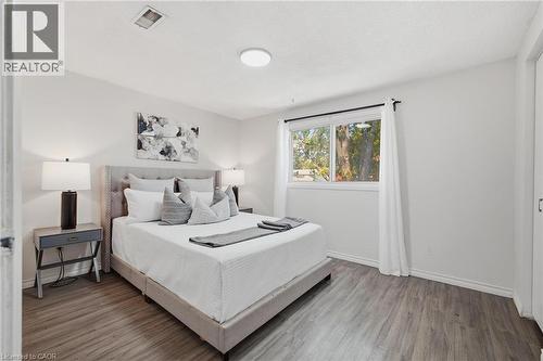 164 Jansen Avenue Unit# 11, Kitchener, ON - Indoor Photo Showing Bedroom
