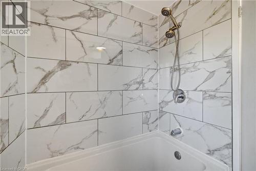 164 Jansen Avenue Unit# 11, Kitchener, ON - Indoor Photo Showing Bathroom